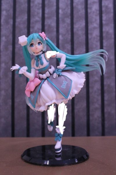 خرید قیمت فیگور هاتسونه میکو لباس خاکستری