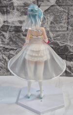 هاتسونه بالباس عروس - Image 2